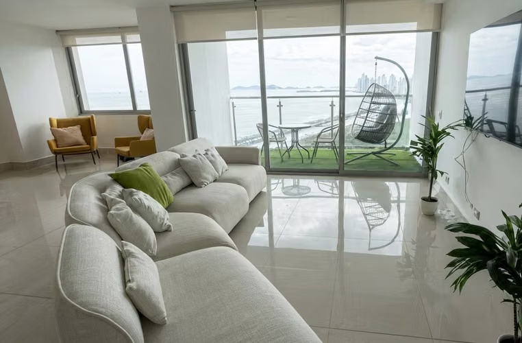 Apartamento en Costa del Este I Amoblado I 3 Rec I con balcón y vista al mar