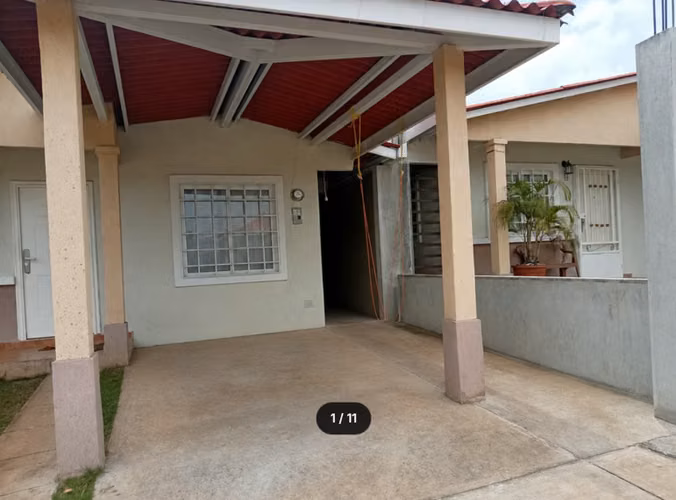 ALQUILER CASA EN LA 24 DE DICIEMBRE