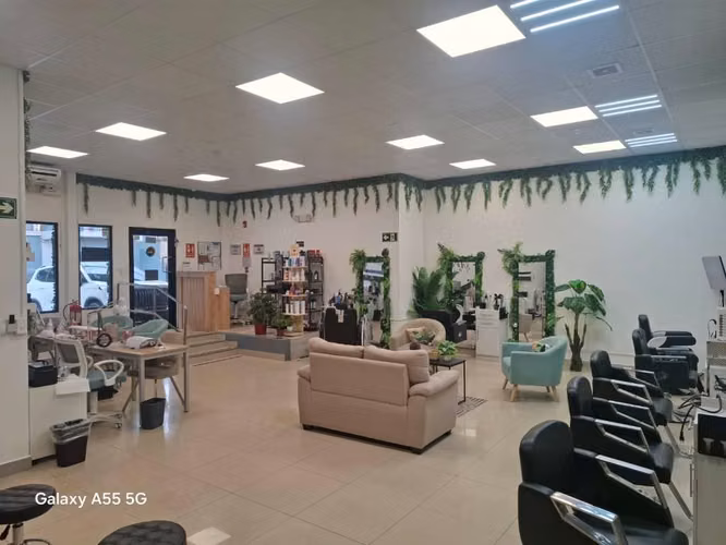 Se traspasa salón de belleza por mudanza - Imagen 3