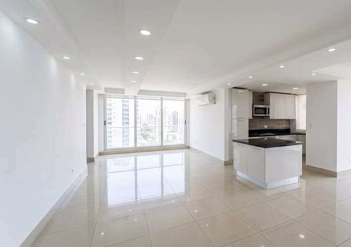 Apartamento en Obarrio I con balcon y ubicación privilegiada - Imagen 6