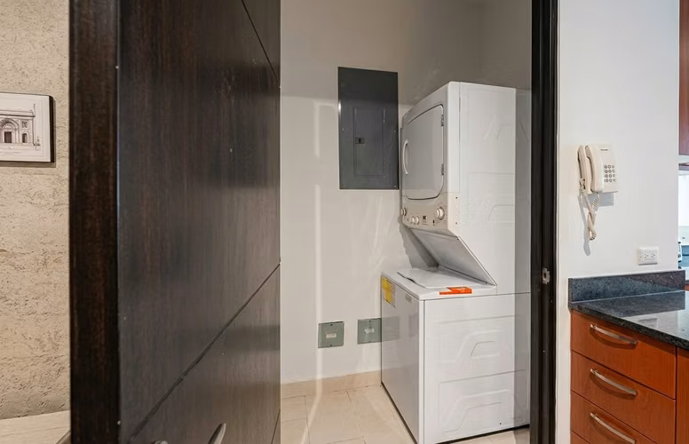 Apartamento en Avenida Balboa I con Balcón y Vista al mar - Imagen 16