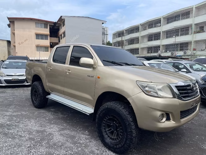TOYOTA HILUX 2010 MANUAL 4X4 - Imagen 2