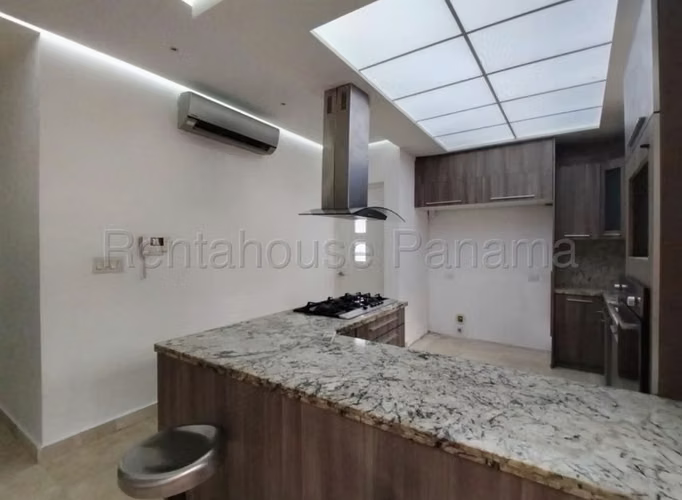 Venta de casa remodelada en Brisas del Golf, 300 m², jardín y terraza  26mgo6556 - Imagen 11