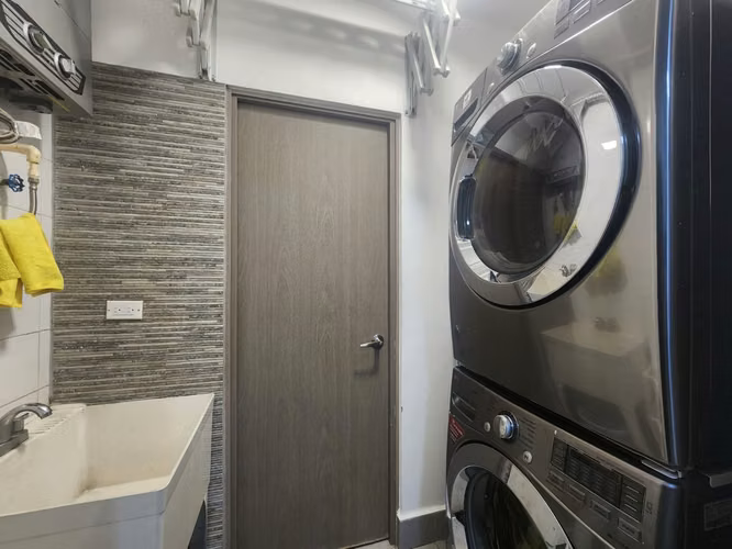 Se alquila apartamento en Vía España - Imagen 2