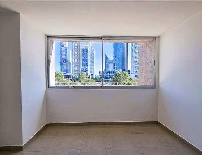 ALQUILER DE APARTAMENTO EN COSTA DEL ESTE P.H SEVILLA - Imagen 4
