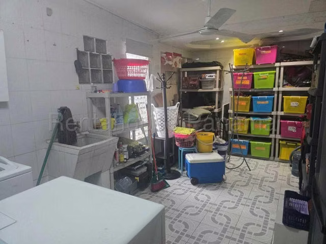 Venta de Casa esquina en Parque Lefevre CM