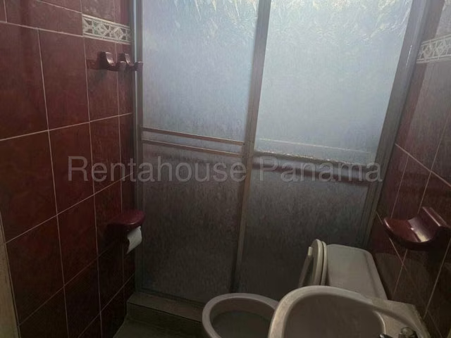 Venta de Casa esquina en Parque Lefevre CM