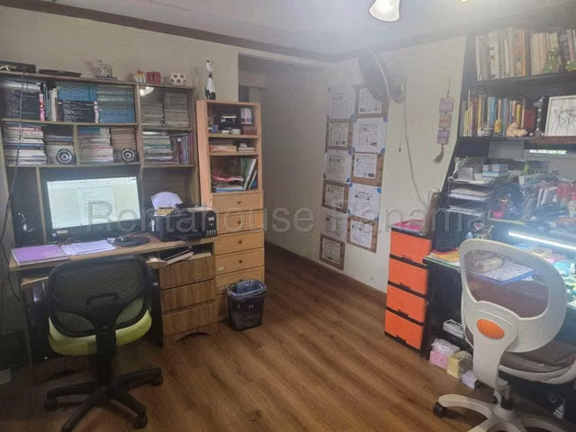 Venta de Casa esquina en Parque Lefevre CM