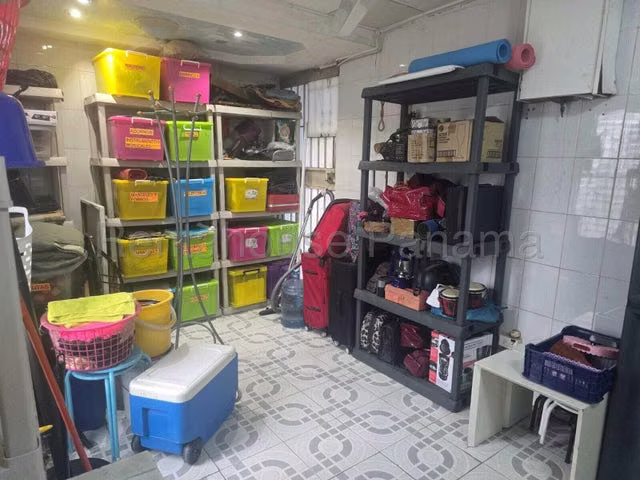 Venta de Casa esquina en Parque Lefevre CM