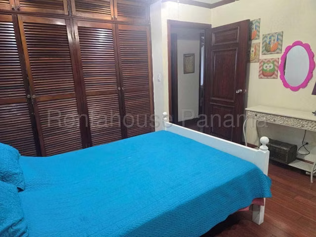 Venta de Casa esquina en Parque Lefevre CM