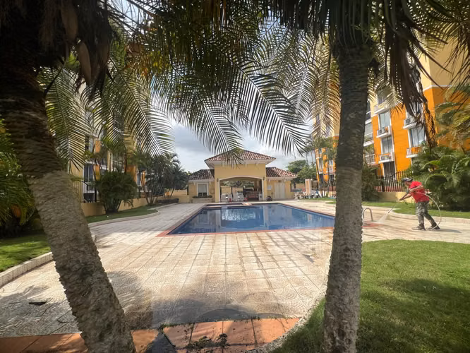 Venta de apartamento en el PH McGregor Hill Condado del Rey -C.J.