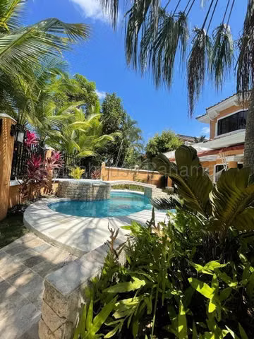 Se alquila amplia casa en Residencial, unbicada en Clayton - Imagen 4