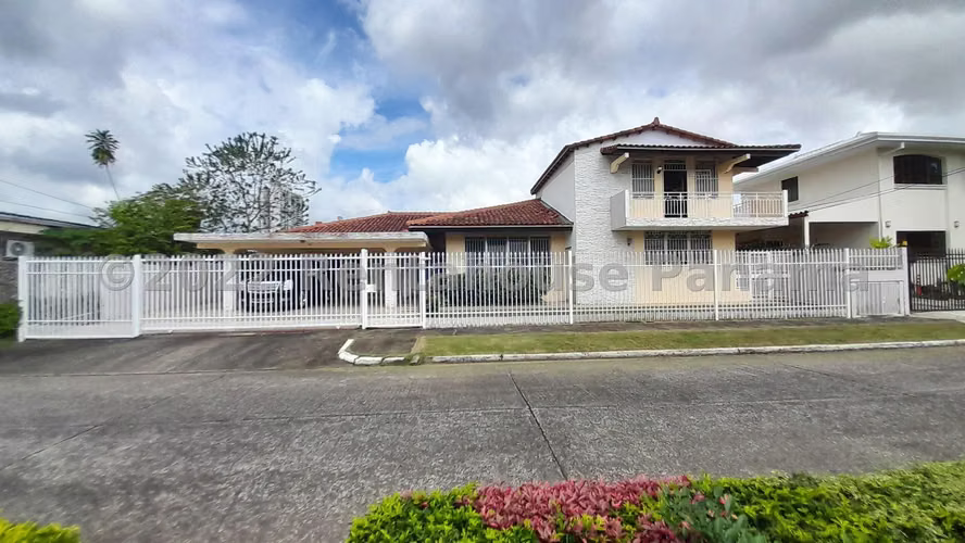 Venta de casa en Altos del Dorado, Panamá*