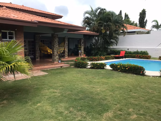 Coronado. Calles Los Jobos. 800mts 3r 3.5b piscina $401,000.00 - Imagen 3