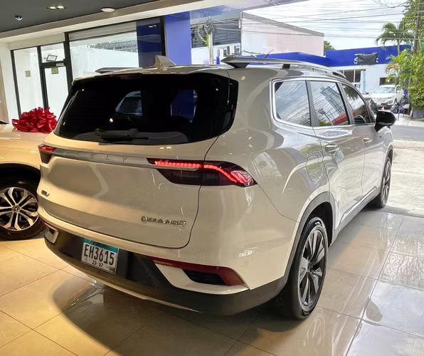Vendo Geely Okavango 2023