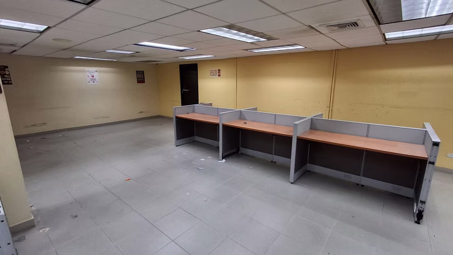 Local Comercial en La Prensa. 12 de octubre. 310mts 6est $3100.00neg - Imagen 3