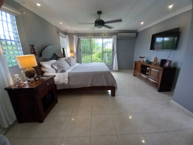 Las Cumbres. 504mts 3r 2.5b patio den $285,000.00neg - Imagen 15