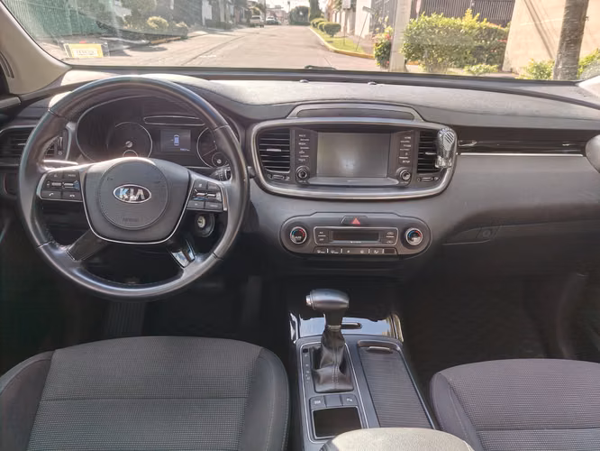 KIA SORENTO 2019 AUTOMÁTICA NEGOCIABLE - Imagen 8