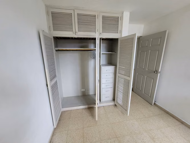 Alquilo apartamento Semi amoblado obarrio