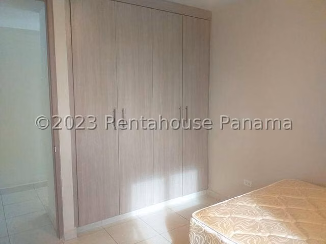 Se Vende Apartamento en Versalles LA27-1741