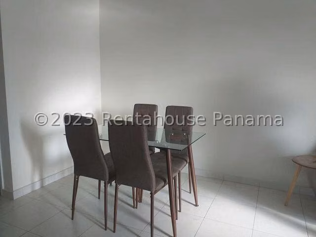 Se Vende Apartamento en Versalles LA27-1741