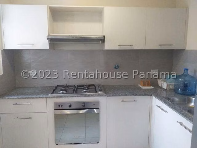 Se Vende Apartamento en Versalles LA27-1741