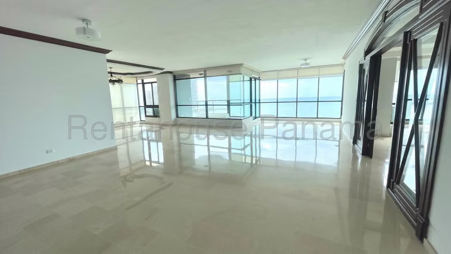 Apartamento en Venta en Avenida Balboa. PH MIRAMAR. 27LDC1756