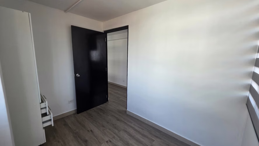 Alquiler Apartamento Via España Carrasquilla - Imagen 8