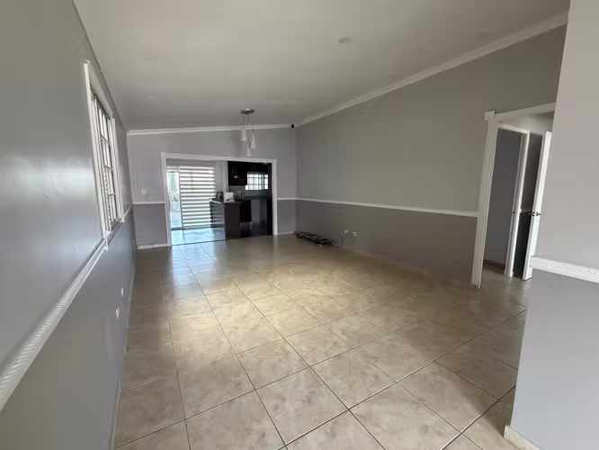 Se Alquila Hermosa, Amplia y Cómoda Residencia - Brisas de Golf - Imagen 2
