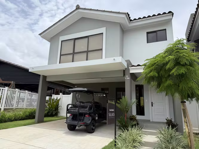EN REMATE CASA EN BRISAS DEL GOLF - DR