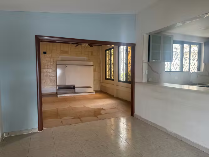 EN REMATE CASA EN BRISAS DEL GOLF - DR - Imagen 12