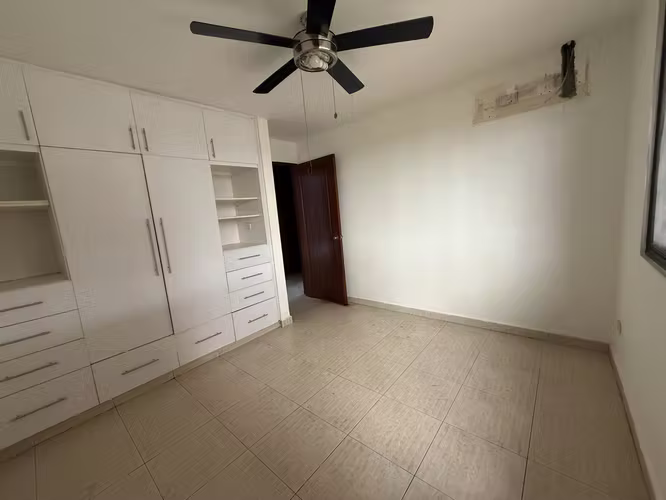 EN REMATE CASA EN BRISAS DEL GOLF - DR - Imagen 5