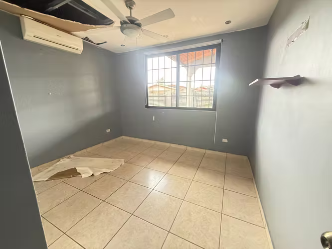 SE VENDE CASA DE REMATE BANCARIO - DR - Imagen 6