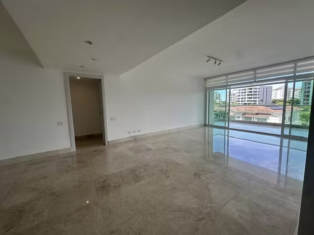 Exclusivo Apartamento en Crescent Lane, Santa Maria Golf and County Club - Imagen 2