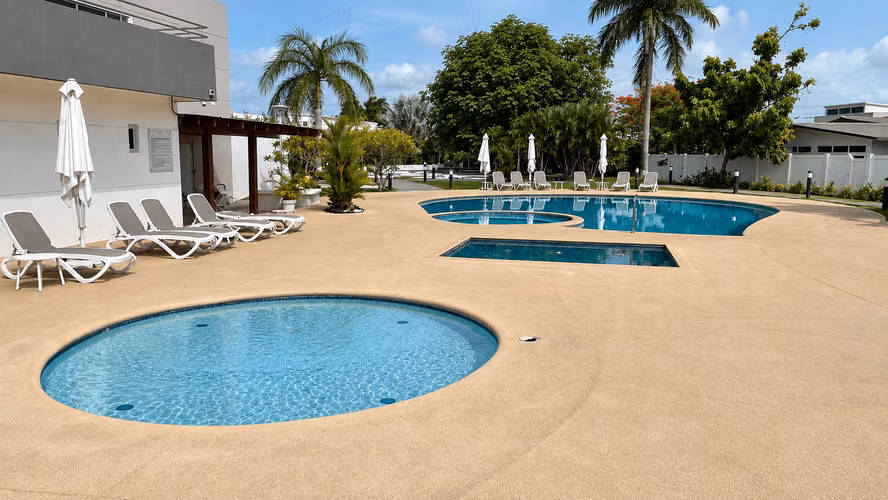 Casa en Villasur con doble altura, estudio y segunda sala - Imagen 3