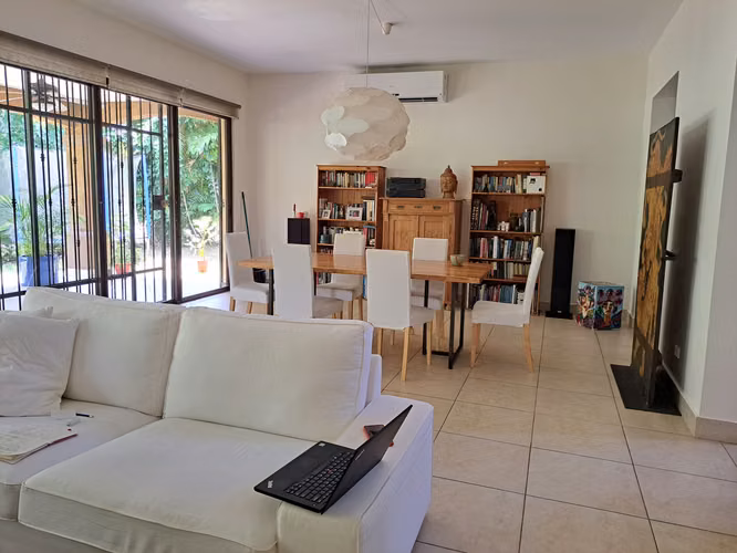 ALQUILO CASA EN EMBASSY CLUB, FOREST ESTATE - Imagen 4