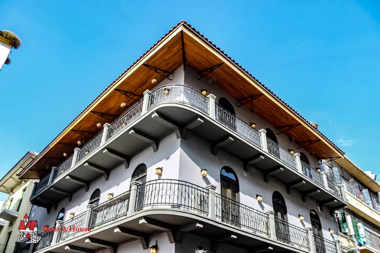 BUILDING FOR SALE IN OLD TOWN GM