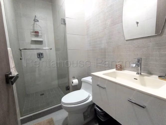 Se Vende Apartamento en Via España VLU27-1590