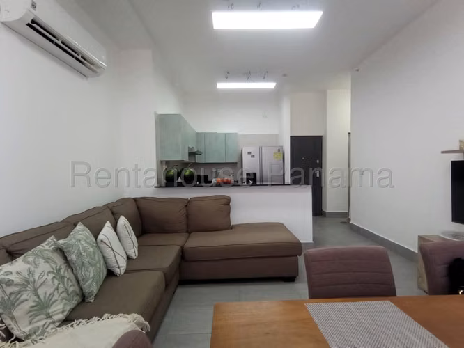 Se Vende Apartamento en Via España VLU27-1590