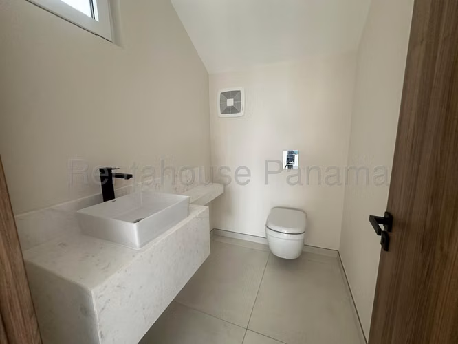 Se Vende Casa en Santa Maria VLU27-1619