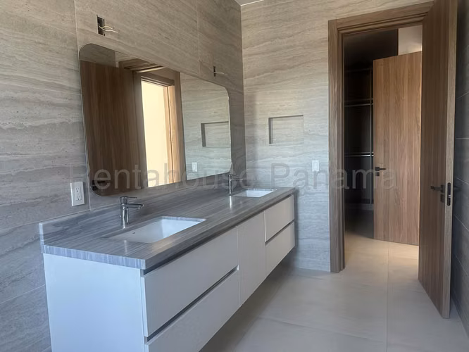 Se Vende Casa en Santa Maria VLU27-1619