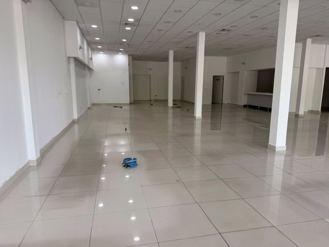 Alquiler Local Comercial en San Francisco Santa Elena Strip Mall.