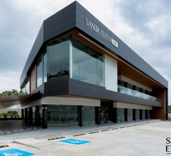 Alquiler Local Comercial en San Francisco Santa Elena Strip Mall.