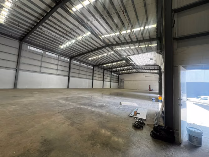 Alquilo galera de 500m2 en Llano Bonito  #26-5909GE