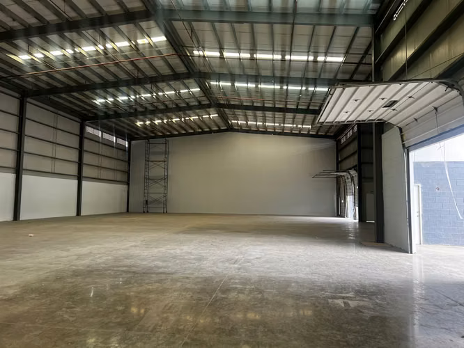 Alquilo galera de 500m2 en Llano Bonito  #26-5909GE