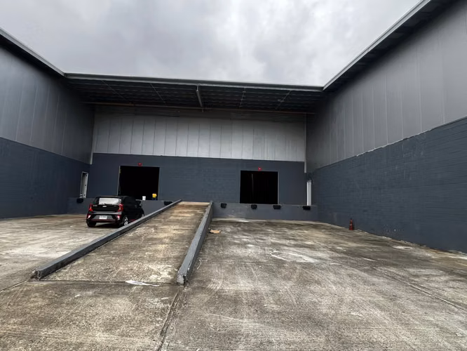 Alquilo galera de 500m2 en Llano Bonito  #26-5909GE