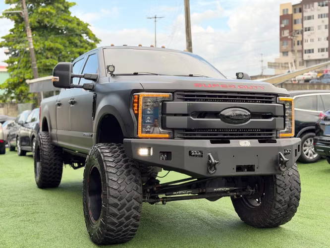 Ford F Lariat - Imagen 3