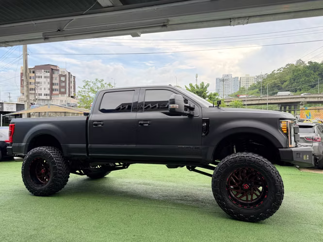 Ford F Lariat - Imagen 15