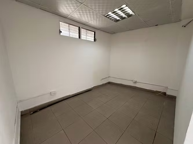 Se ALQUILA Local Comercial en Vía principal de Carrasquilla - Imagen 6