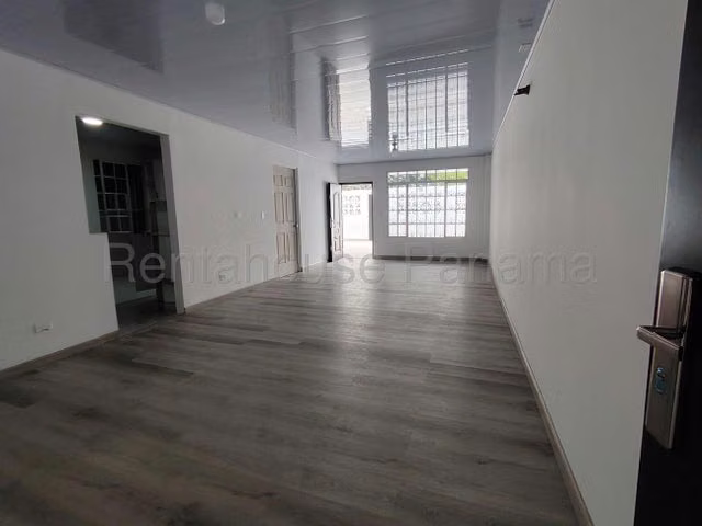 Amplia y conveniente casa en venta Altos de San Judas, Colón 26GC8721